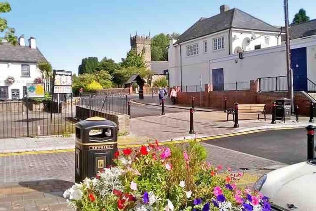 Spacious 2 Bed Apartment, Close To Village Shops Cardiff Eksteriør billede