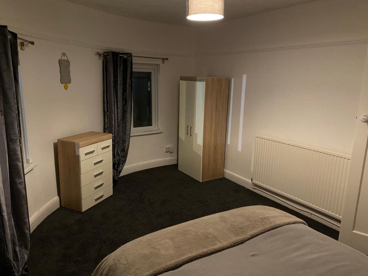 Spacious 2 Bed Apartment, Close To Village Shops Cardiff Eksteriør billede